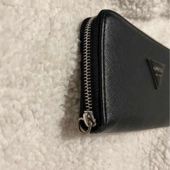GUESS large zip around wallet - Picture 3 of 4